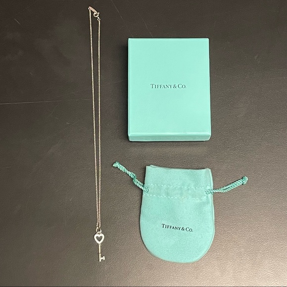 Tiffany& Co Mini Silver Heart Key Charm and Chain - Picture 9 of 9